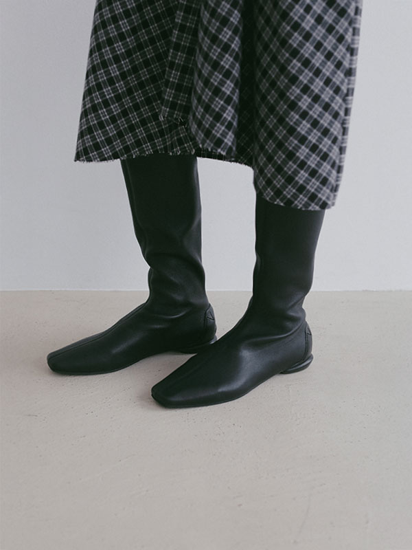 SHISEI SKINY BOOTS