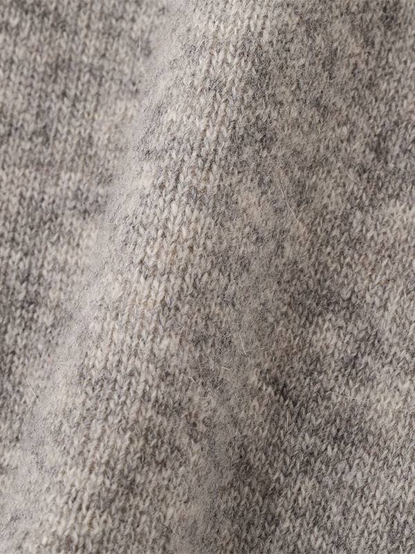 フラッフィーVネックプルオーバー