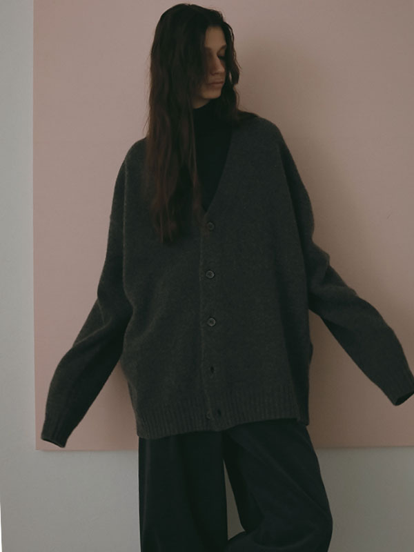 ミドルゲージＶネックニットカーディガン