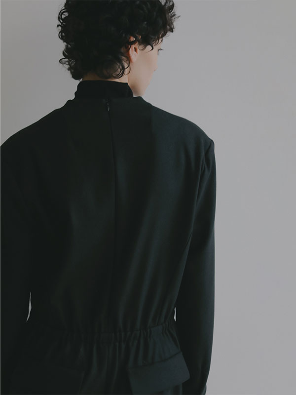 ウーステッドドレープネックワンピース