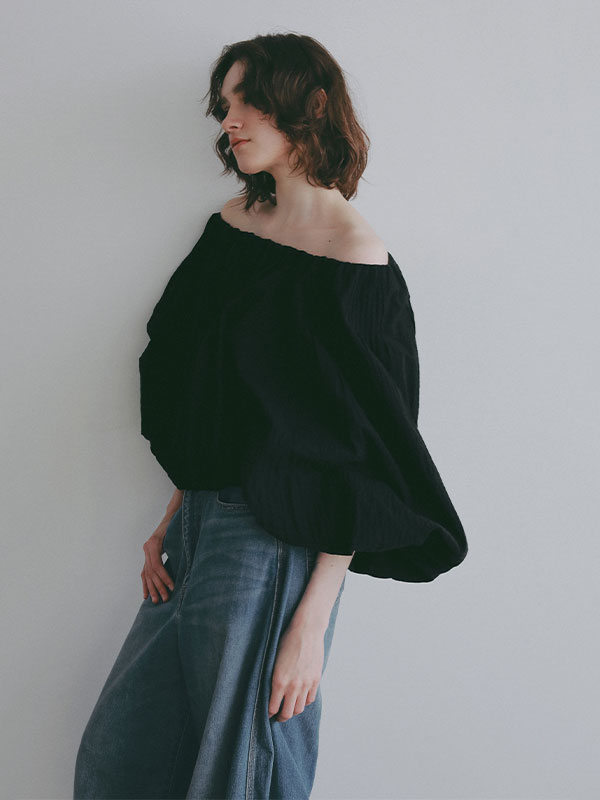 オフショルダーボリュームスリーブブラウス