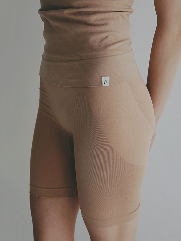 AMPHI×ETRE TOKYOフィットハーフレギンス