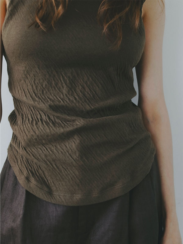 ダブルクロススリーブレスカップインプルオーバー