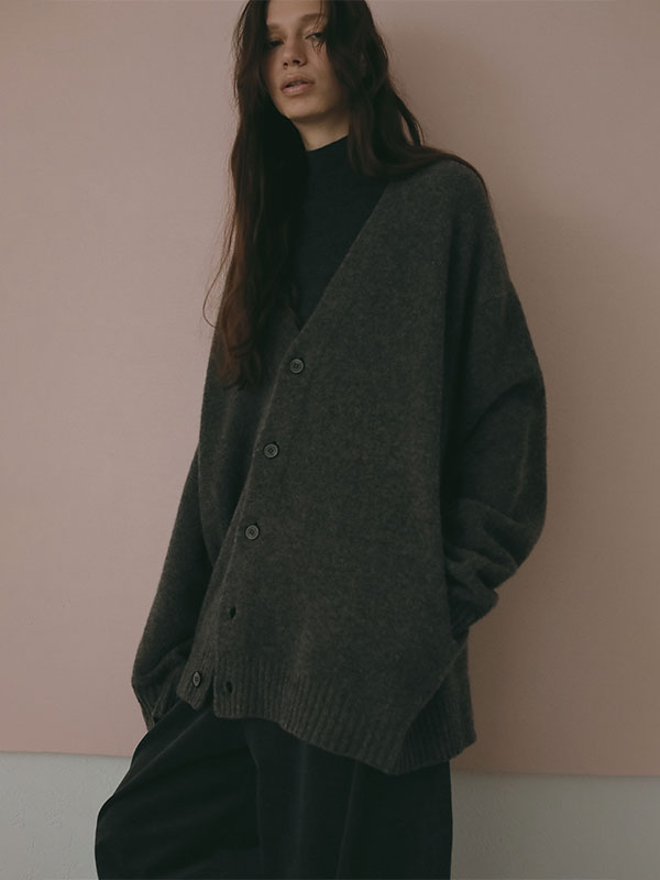 ミドルゲージＶネックニットカーディガン