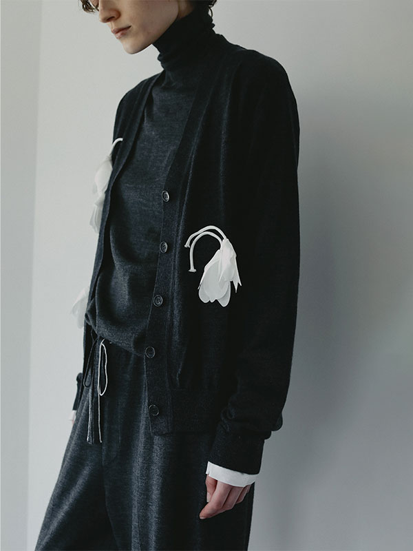 SANTEフラワーモチーフＶネックニットカーディガン