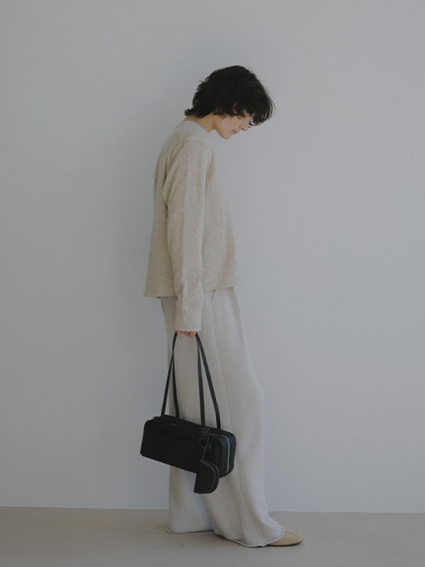 フラッフィーVネックプルオーバー