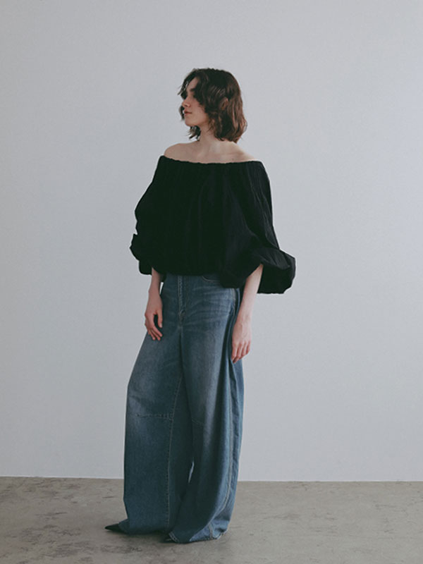 オフショルダーボリュームスリーブブラウス