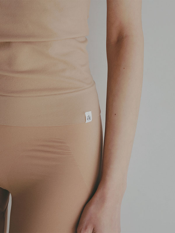 AMPHI×ETRE TOKYOフィットカップインキャミソール