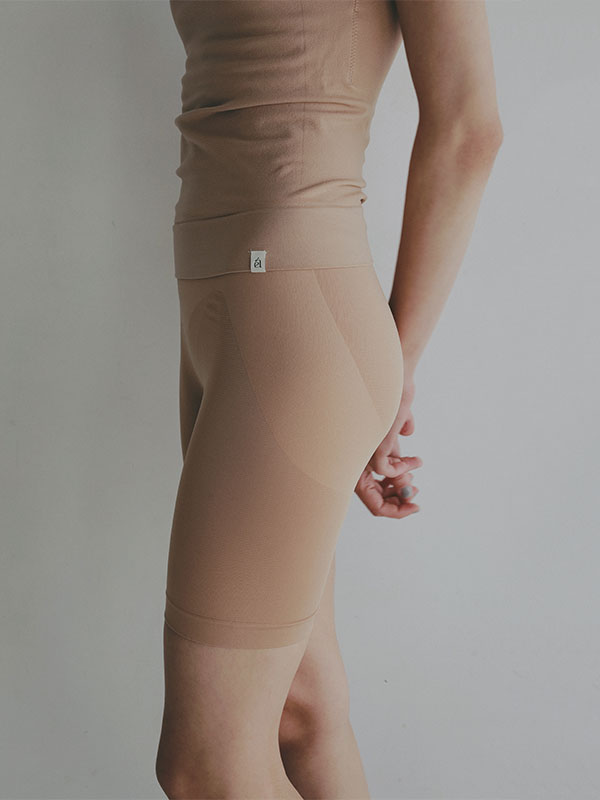 AMPHI×ETRE TOKYOフィットハーフレギンス