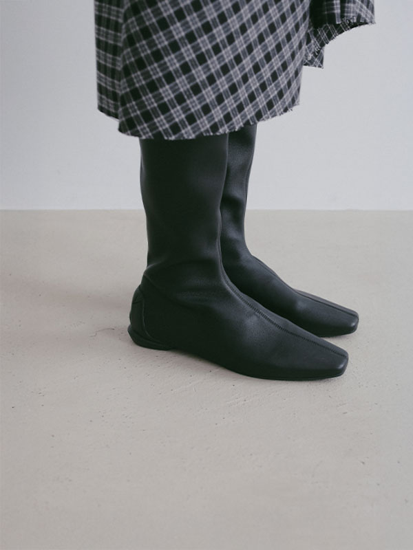 SHISEI SKINY BOOTS
