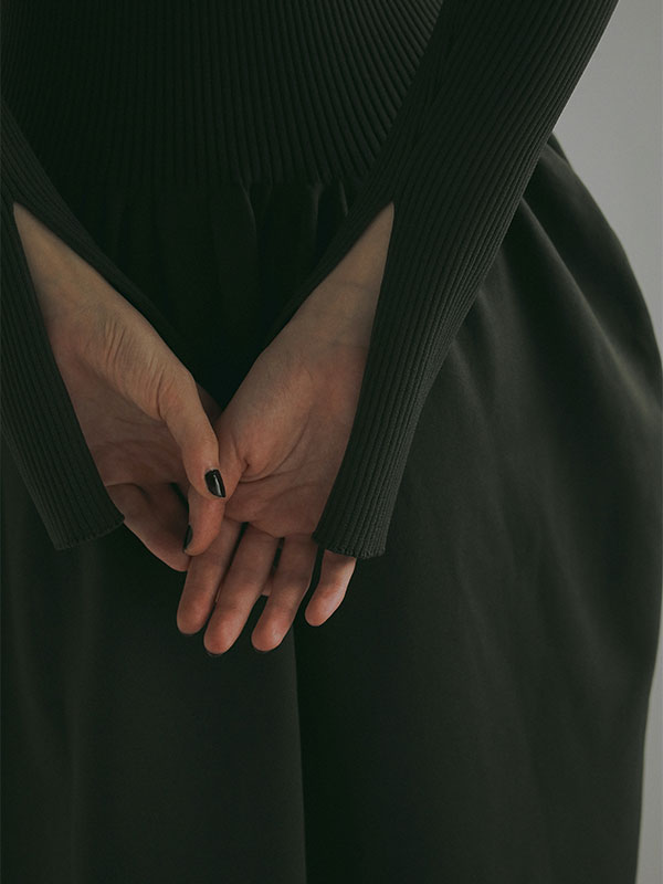 タイトリブベルニットワンピース