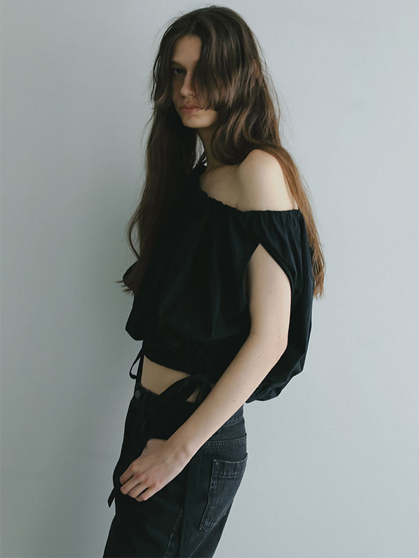 タックギャザーショートブラウス