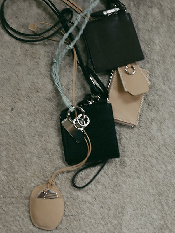 ネックコードコームネックチャーム