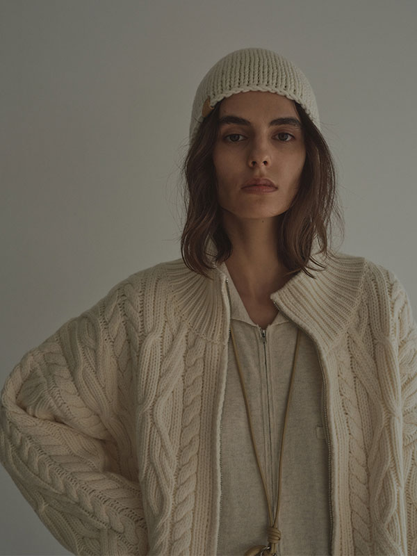 バルキーヤーンハンドニットキャップ