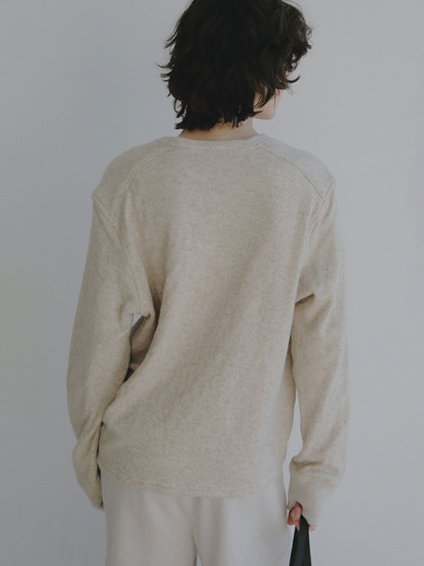 フラッフィーVネックプルオーバー