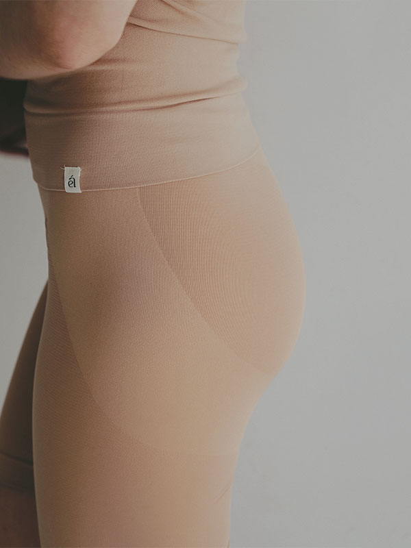 AMPHI×ETRE TOKYOフィットハーフレギンス