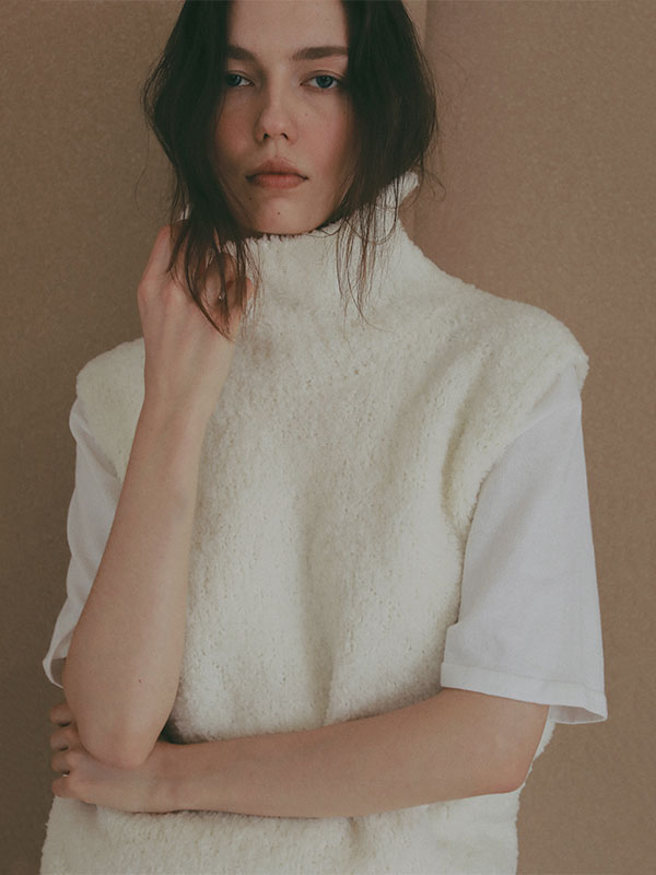 モールヤーンハイネックニットベスト