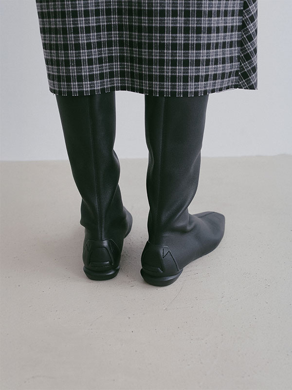 SHISEI SKINY BOOTS