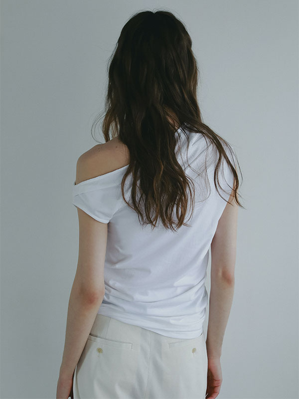 ETRETOKYO ワンショルダーカットトップス SNAP TOBI │ ETRE TOKYO official online store(エトレトウキョウ)
