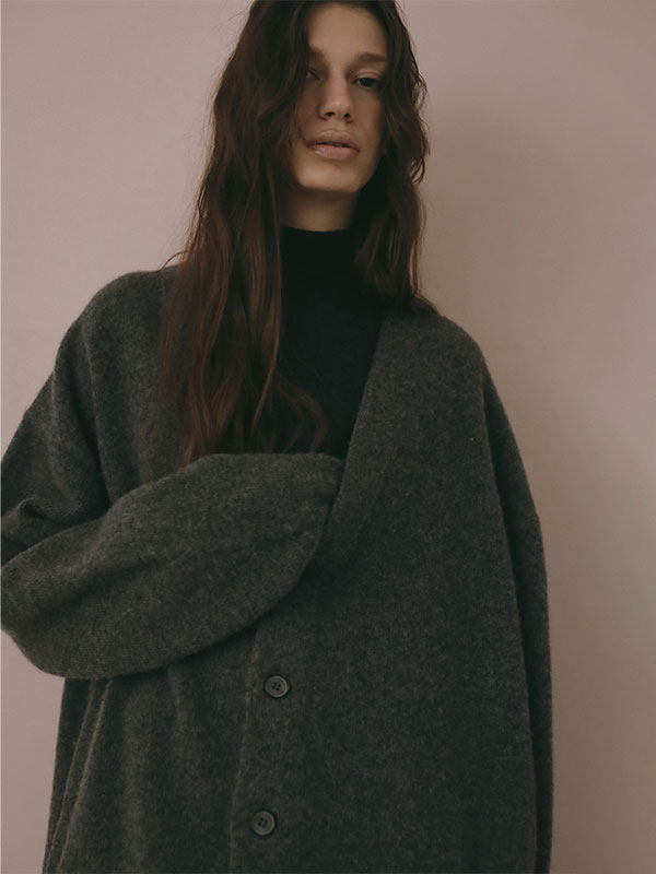 ミドルゲージＶネックニットカーディガン