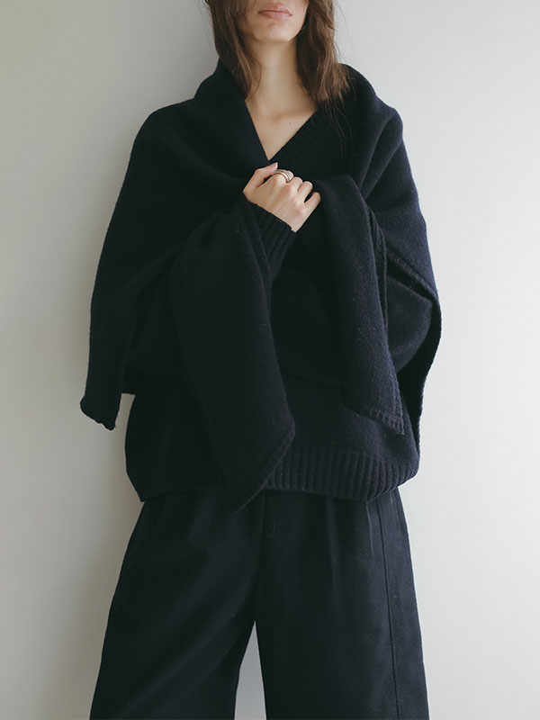 ★新品未使用★ ETRE TOKYO カップ付きニットブラトップ　ブラック ETRE TOKYO タンクトップ ノースリーブ ペプラムヘムニット