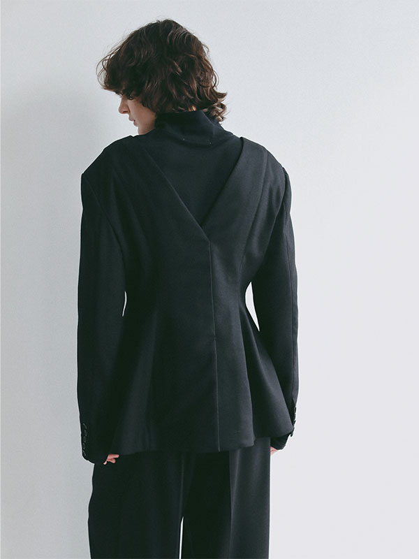 フロントファスナーウエストシェイプトップス