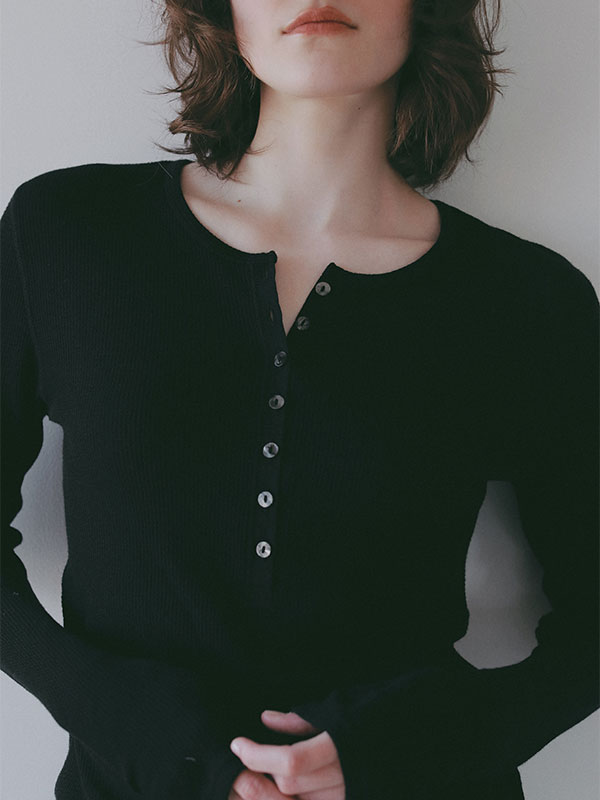 シアーワッフルヘンリーネックプルオーバー