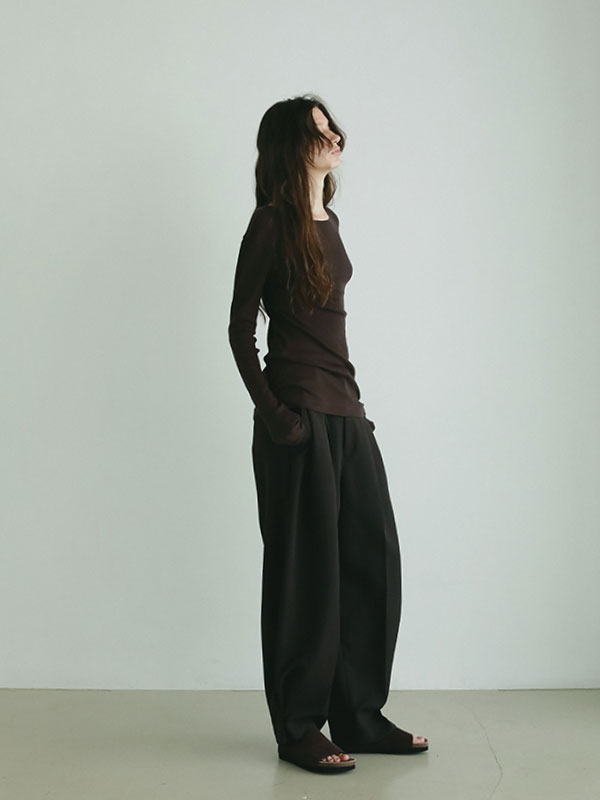 サイドヘムタックパンツ