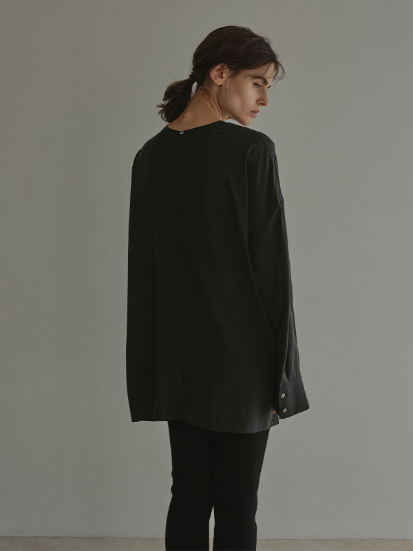 クルーネックオーバーサイズプルオーバー