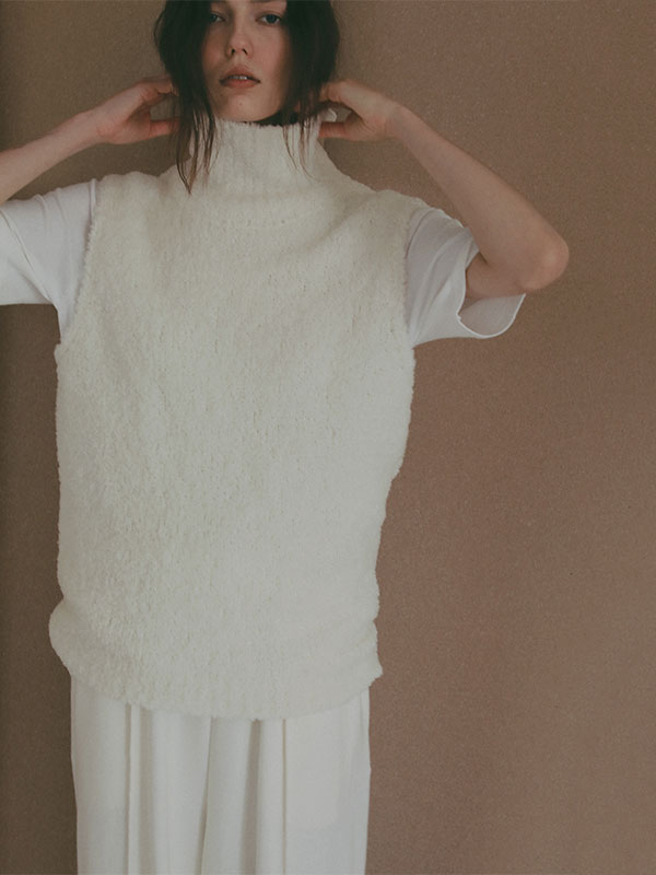 モールヤーンハイネックニットベスト