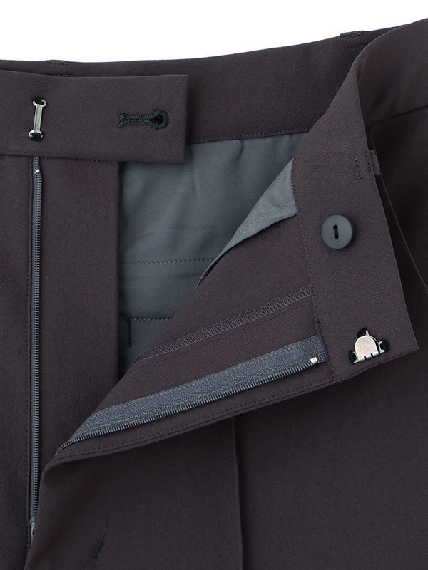 ピンタックスリムパンツ