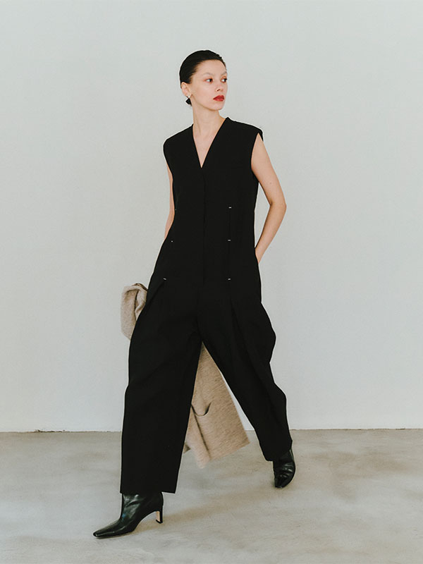 ETRE SANTE スリーブレスカーヴィオールインワン ブラックＭ SANTEスリーブレスカーヴィーオールインワン(S OFF WHITE