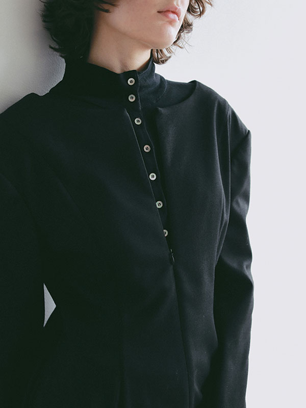 フロントファスナーウエストシェイプトップス