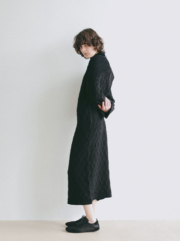 コードヤーンケーブルニットワンピース