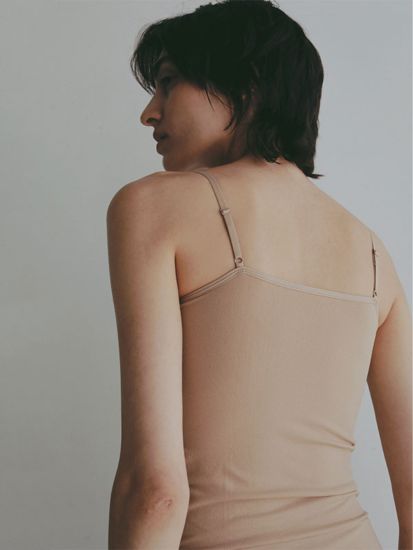 AMPHI×ETRE TOKYOフィットカップインキャミソール