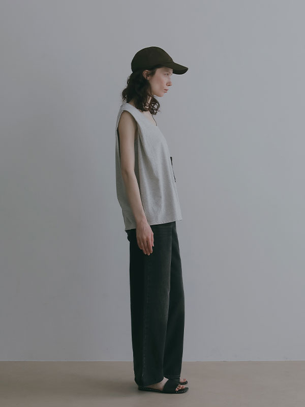 ショルダータックスリーブレスプルオーバー
