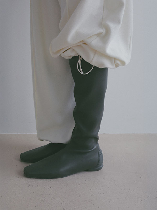 SHISEI SKINY BOOTS