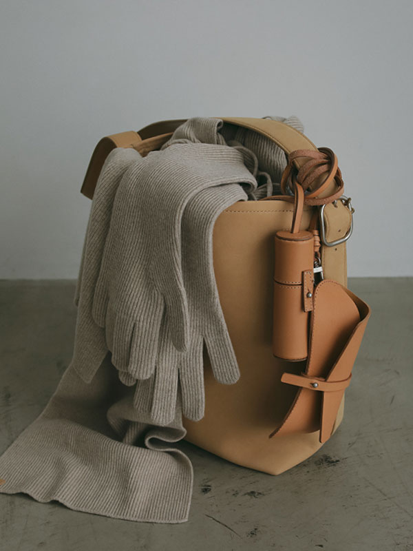 エトレトウキョウ　タンドレザーサングラスケース タンドレザーサングラスケース(F BEIGE): グッズ │ ETRE TOKYO