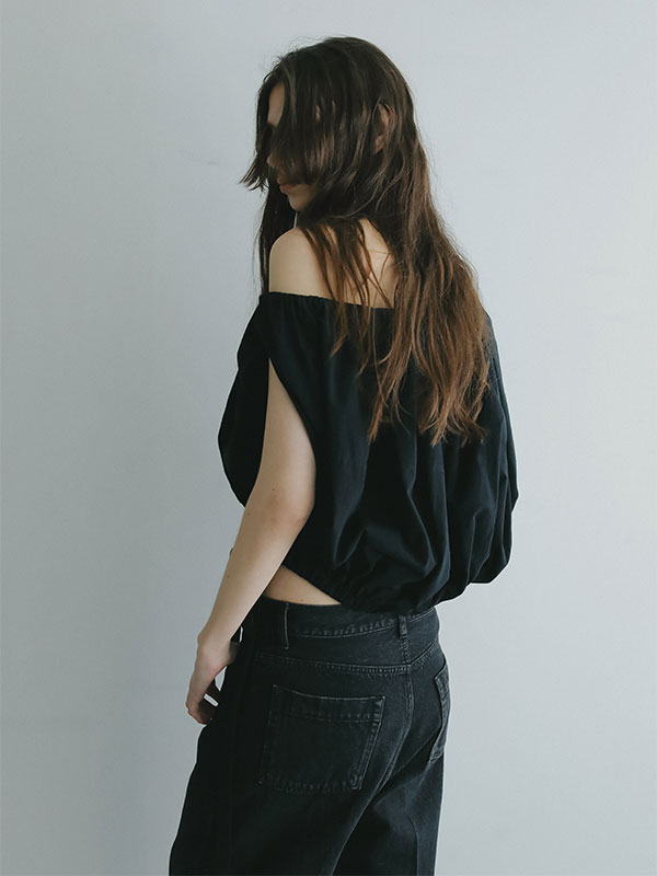 タックギャザーショートブラウス