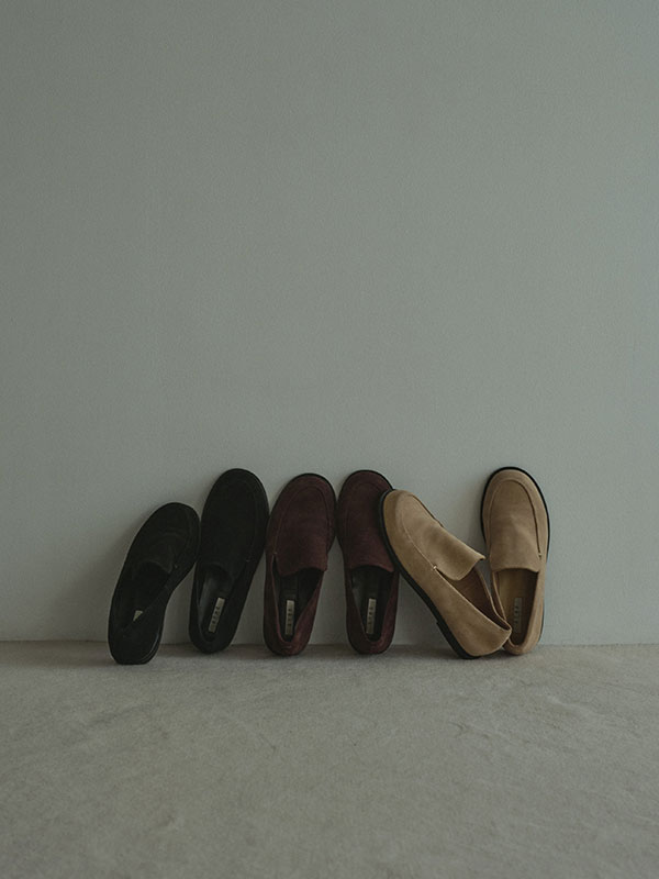 スウェードフラットローファー