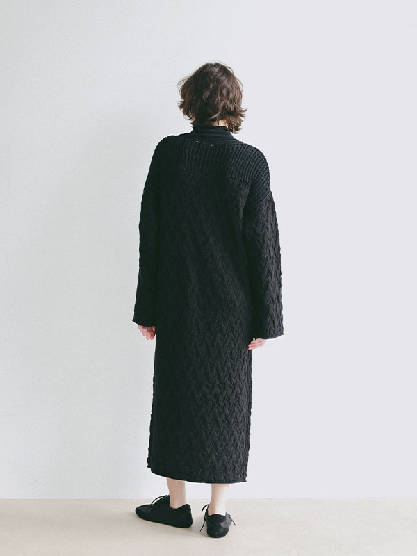 コードヤーンケーブルニットワンピース