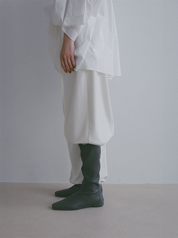 SHISEI SKINY BOOTS