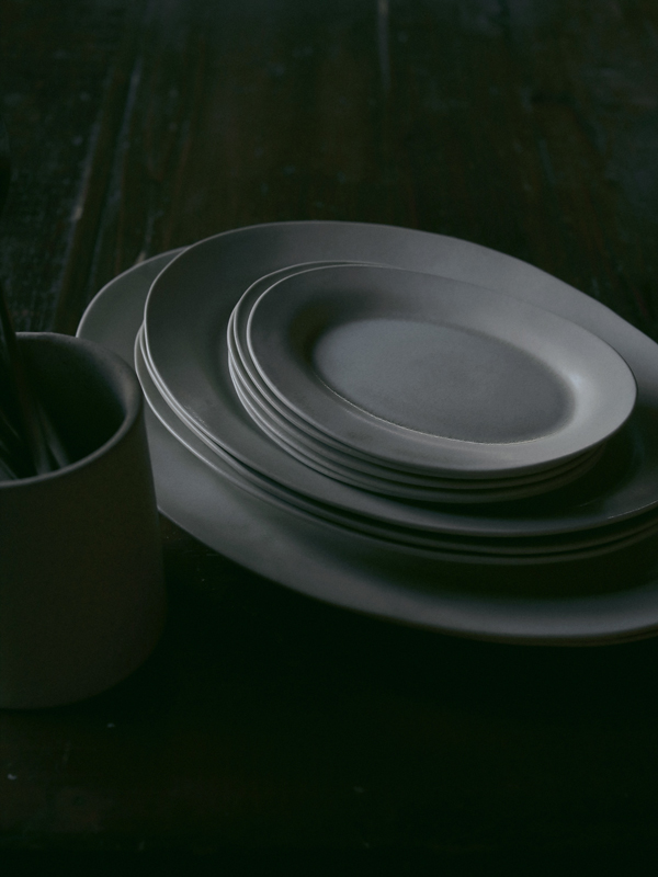 白陶土黒田釉オーバルプレート小