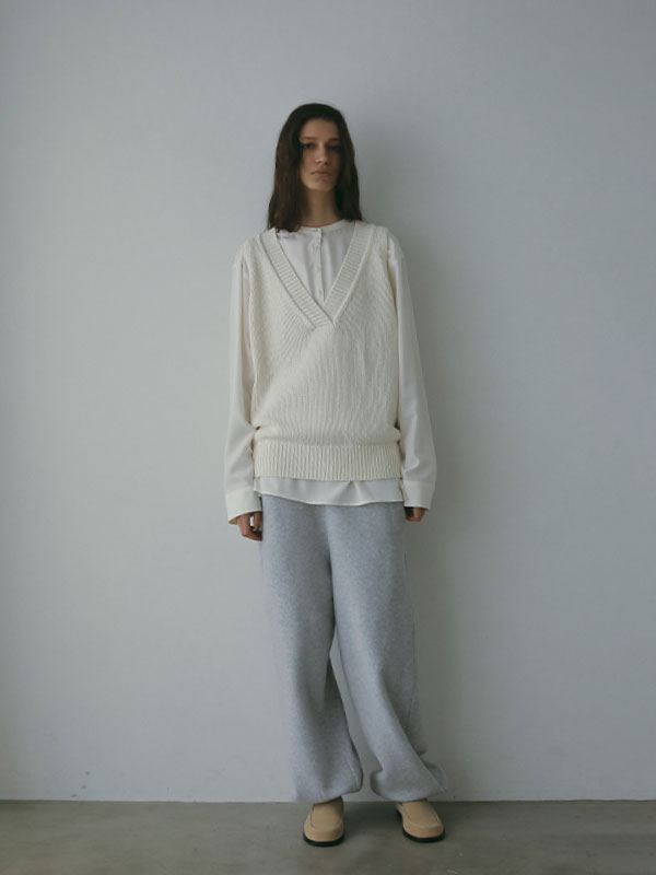 Vネックスリーブレスニットプルオーバー