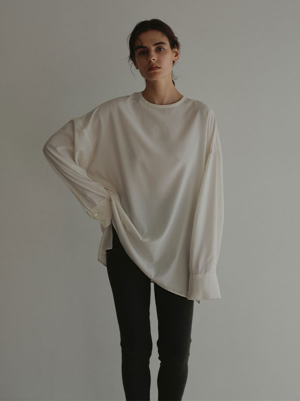 クルーネックオーバーサイズプルオーバー