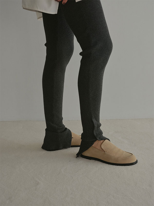 ヘムボタンニットレギンス