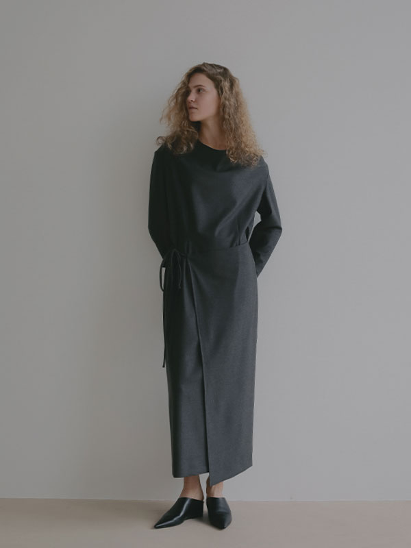 ウーステッドドレープネックワンピース