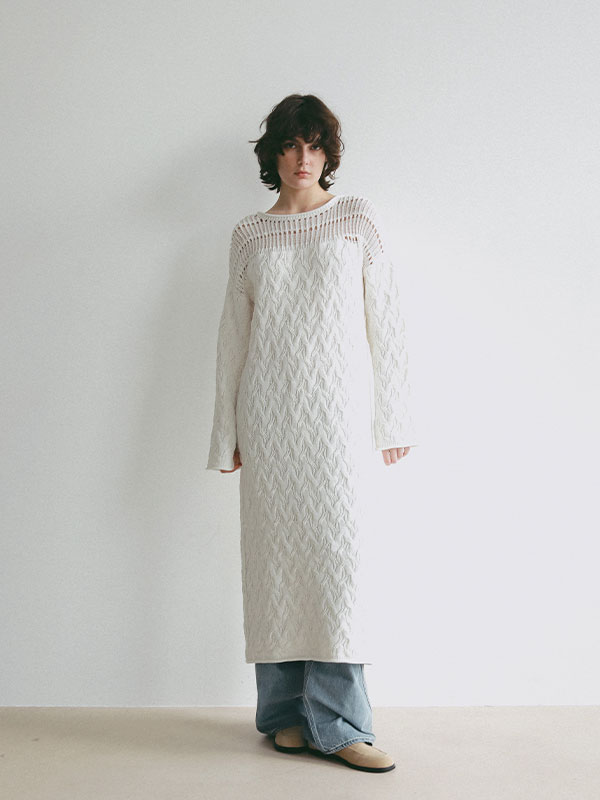 コードヤーンケーブルニットワンピース