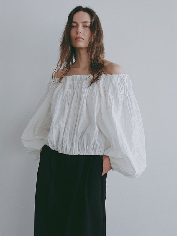 オフショルダーボリュームスリーブブラウス