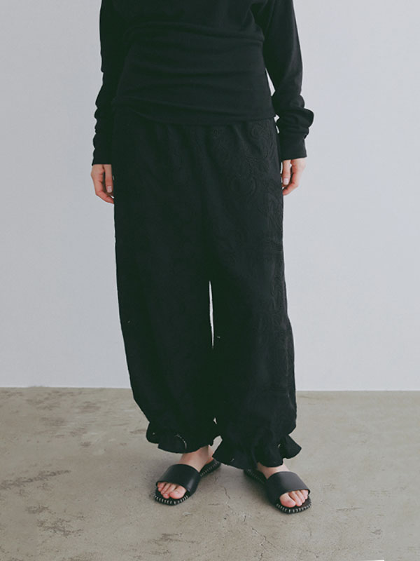 エンブロイダリーイージーパンツ